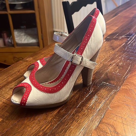 Pin-up style open toe 4 inch heels - Picture 3 of 5